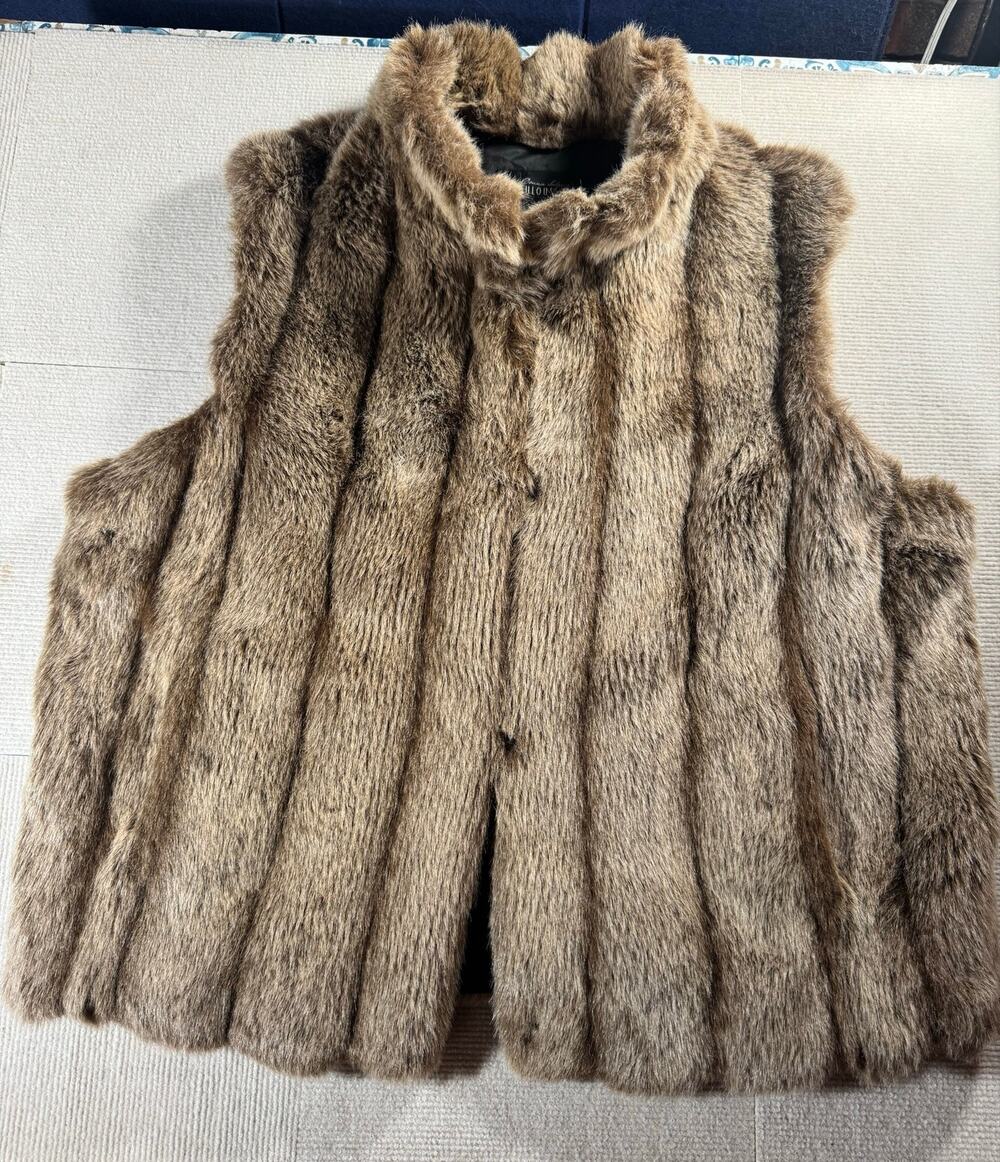 Fabulous Furs Donna Salyers FAUX FUR Women's Large Vest Hook and Eye Pockets